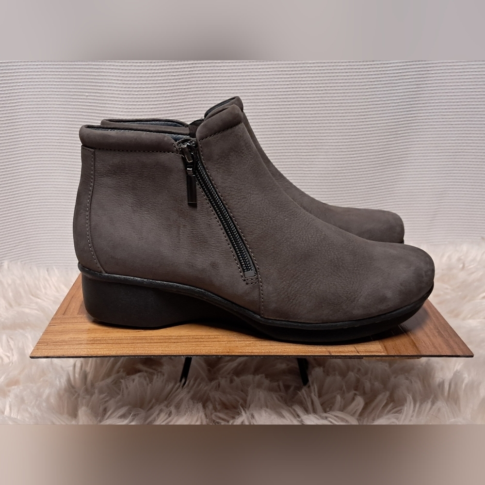 Like New Women's Danskos Size 9.5-10 - Picture 4 of 7